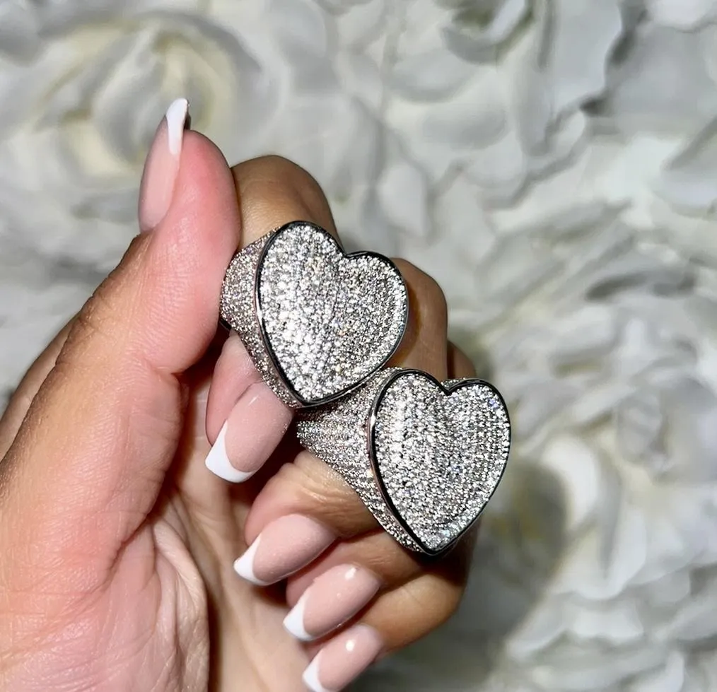 TEEK - CZ Heartful Finger Ring