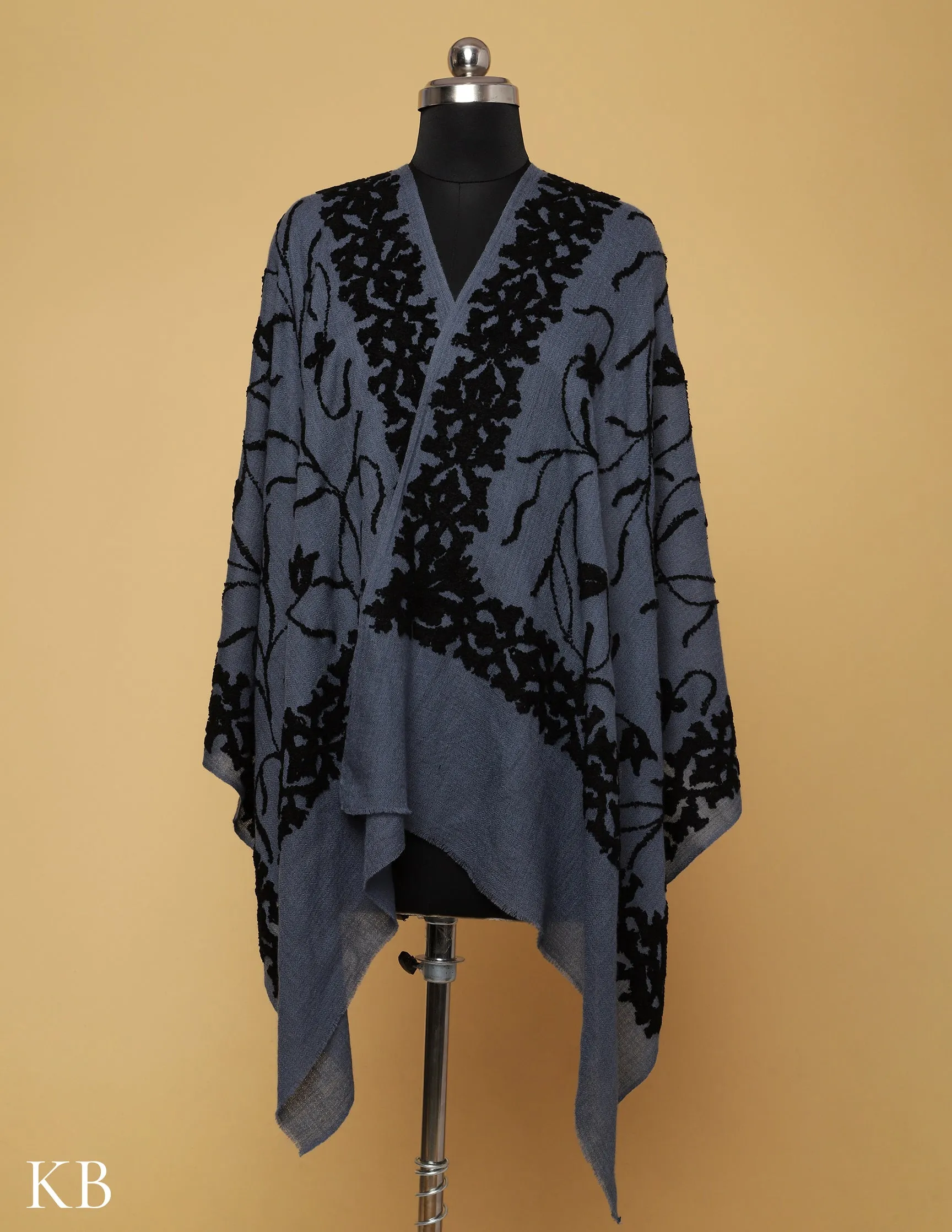 this stole exudes culture and tranquility. It's a versatile color that complements a wide range of outfits and can be worn in multiple ways.This stole is ideal for fall and winter